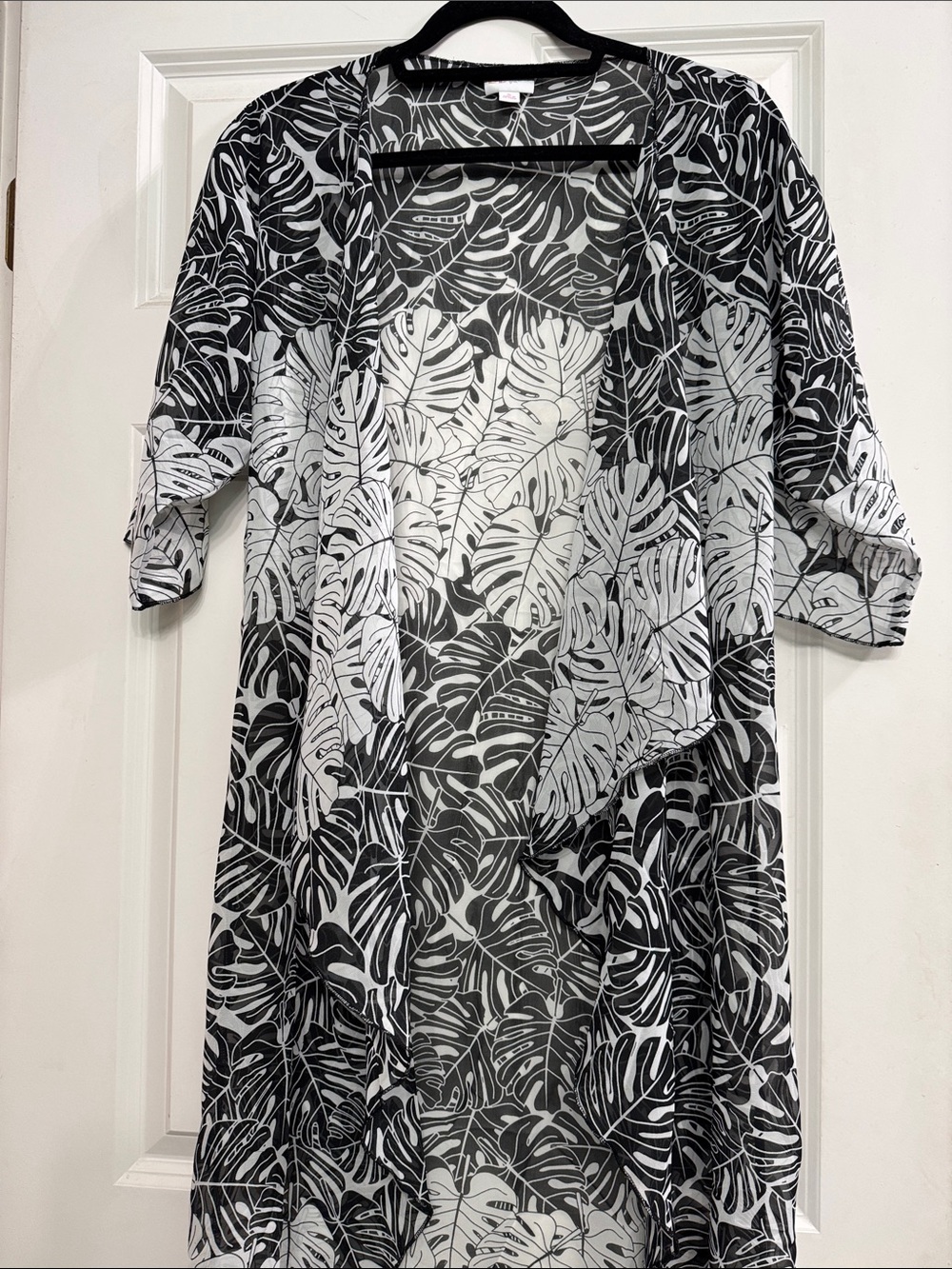 LuLaRoe Black & White Leaf Print Top